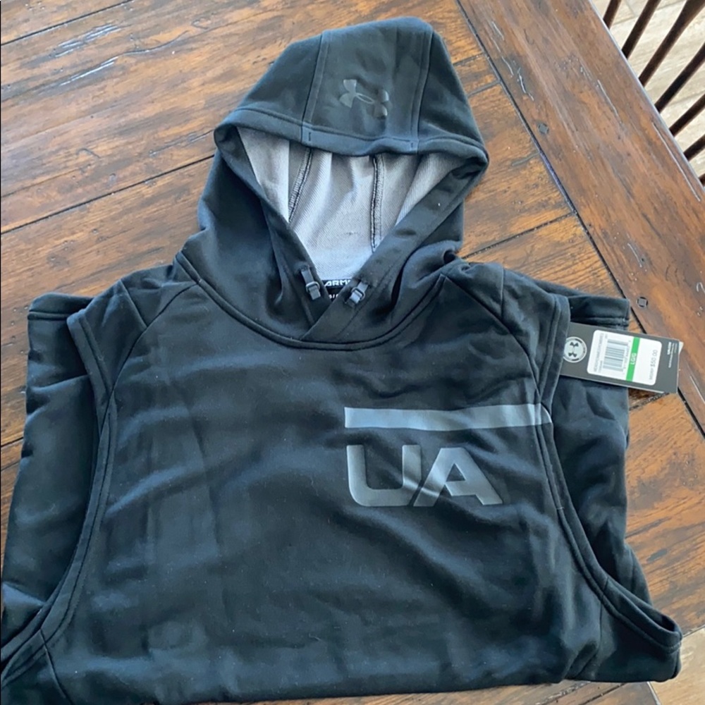 Men’s size large under armour hooded vest. NWT